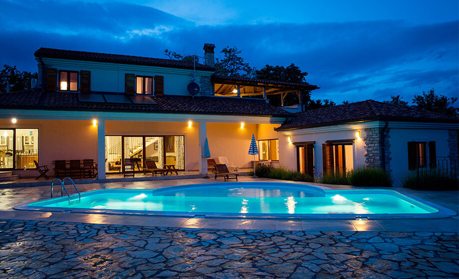 Pond and pool automation, power and lighting installation